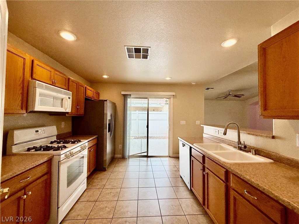 8618 Lakota St - Photo 6 of 20