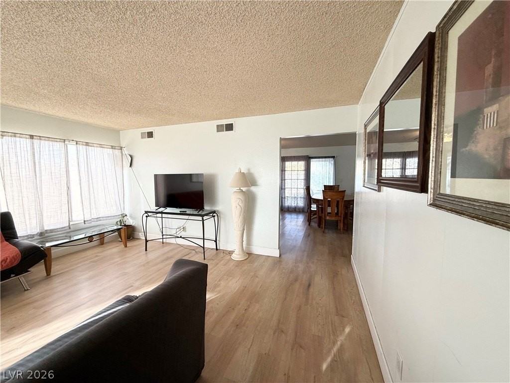 2126 Rawhide St - Photo 3 of 27