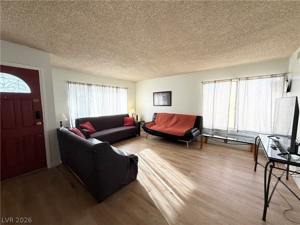 2126 Rawhide St - Photo 4 of 27