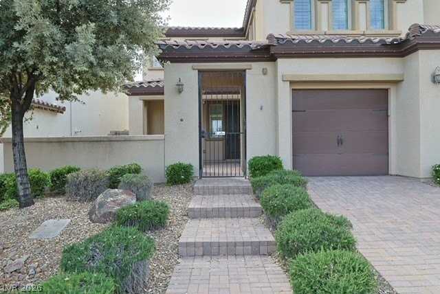 531 Signal Peak St - Photo 2 of 44