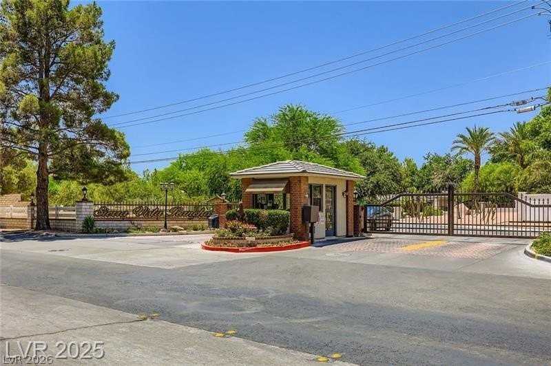 7082 Mira Vista St - Photo 5 of 35