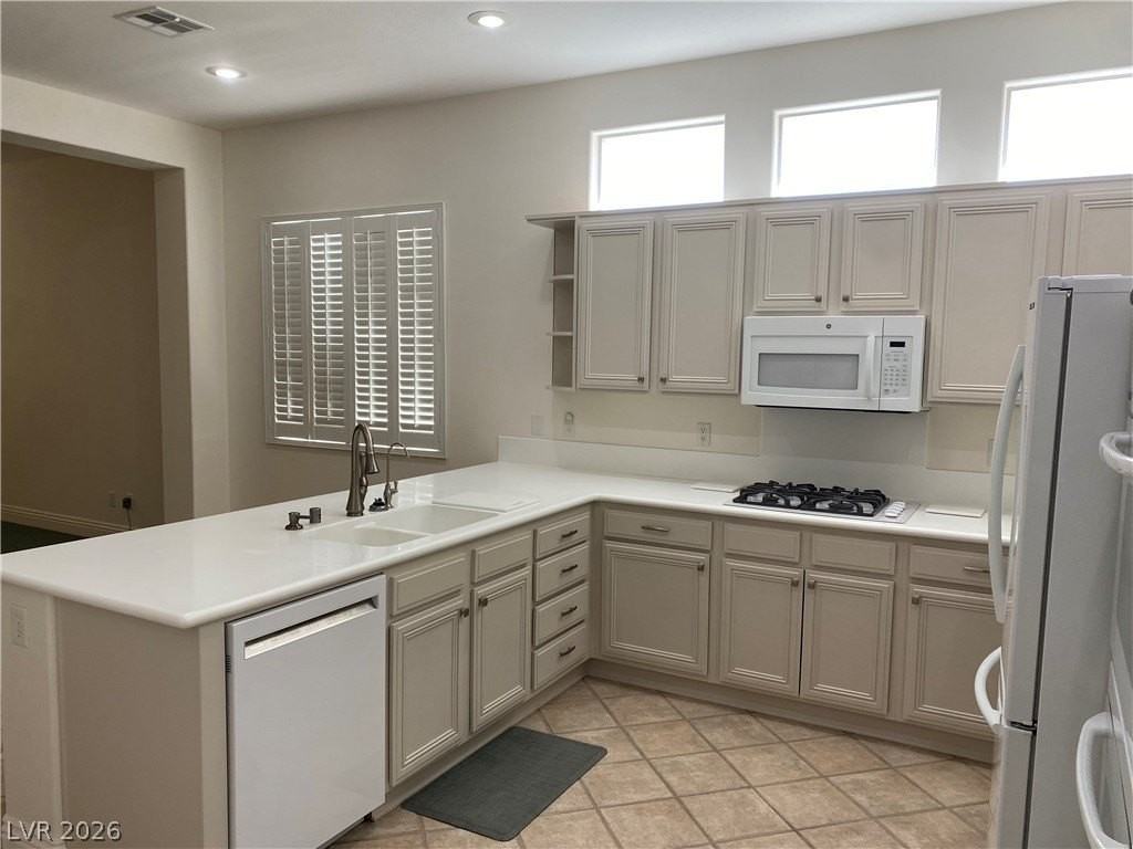 412 Bloomingdale Ct - Photo 4 of 21