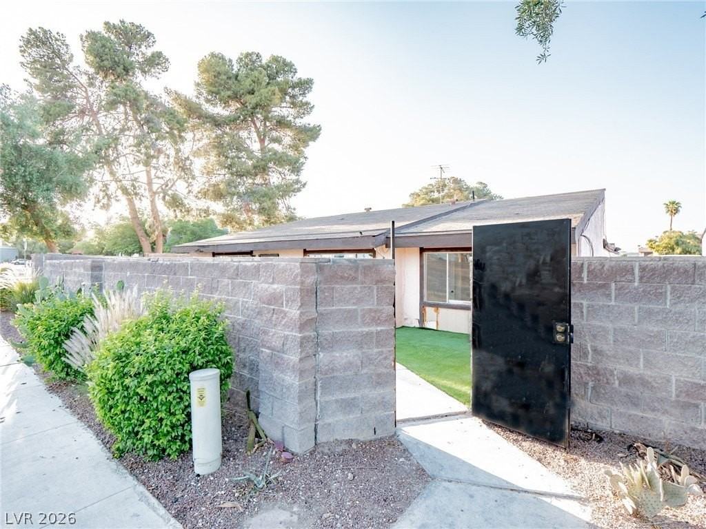 4386 Caliente St - Photo 6 of 30