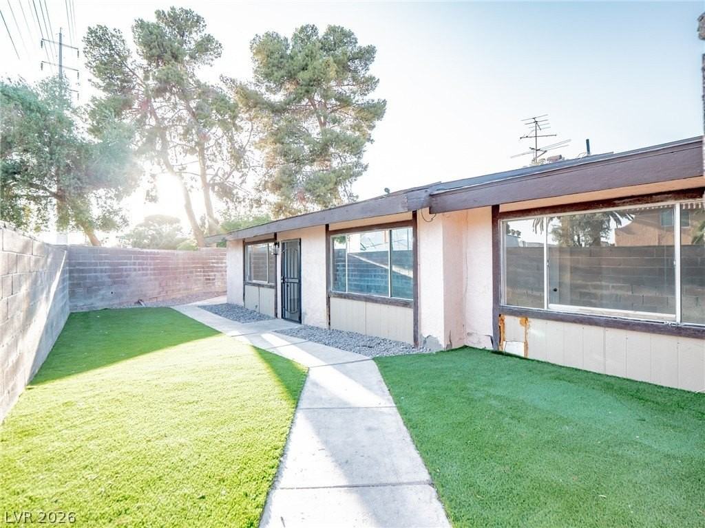 4386 Caliente St - Photo 7 of 30