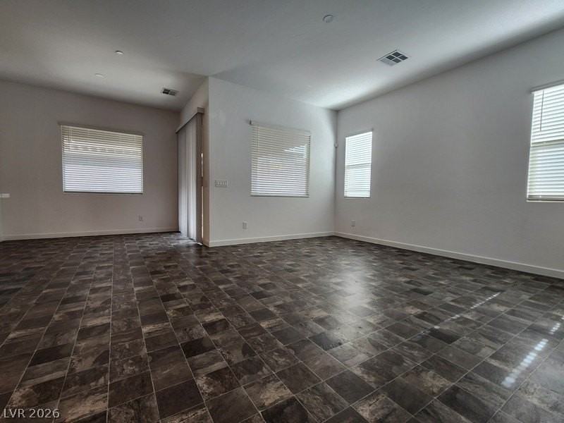 684 Sunray Park St - Photo 4 of 13