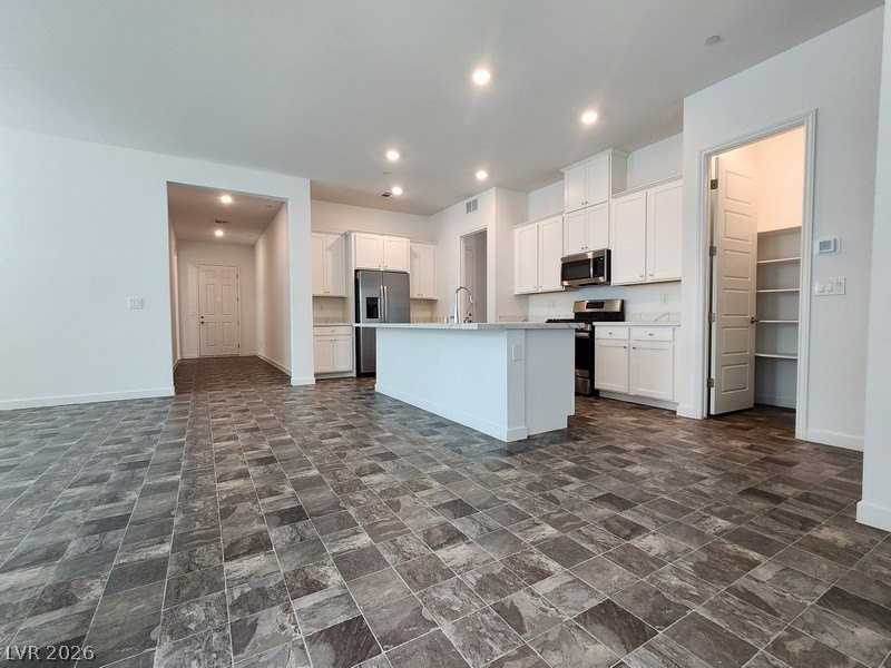 684 Sunray Park St - Photo 6 of 13