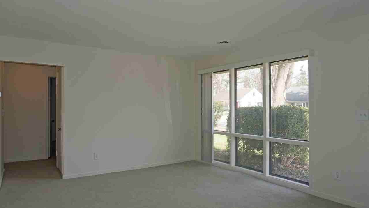 2364 Pinecrest Ave - Photo 3 of 19