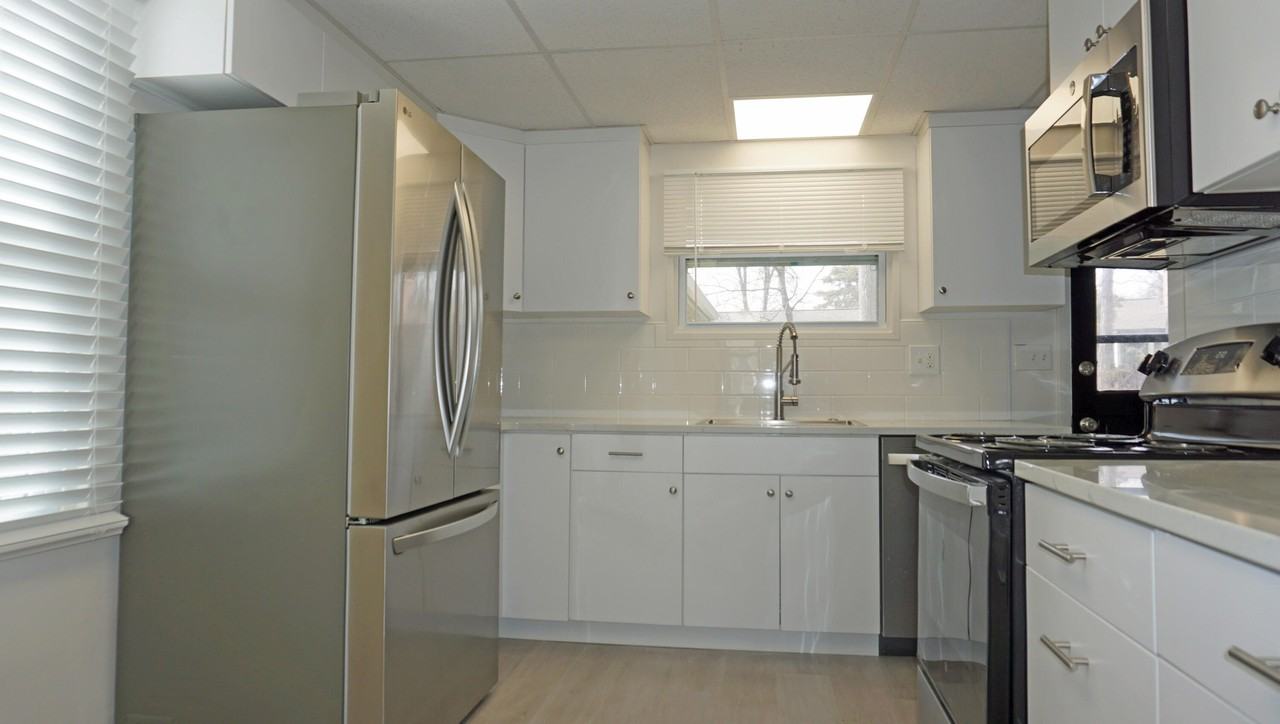 2364 Pinecrest Ave - Photo 4 of 19