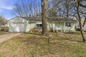 featured image of 1736 N Kentwood Ave