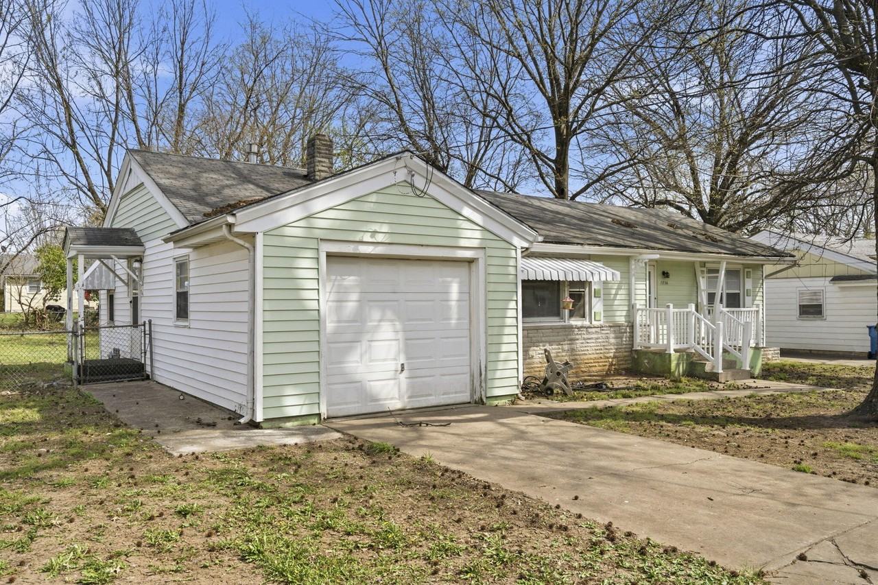 1736 N Kentwood Ave - Photo 3 of 26