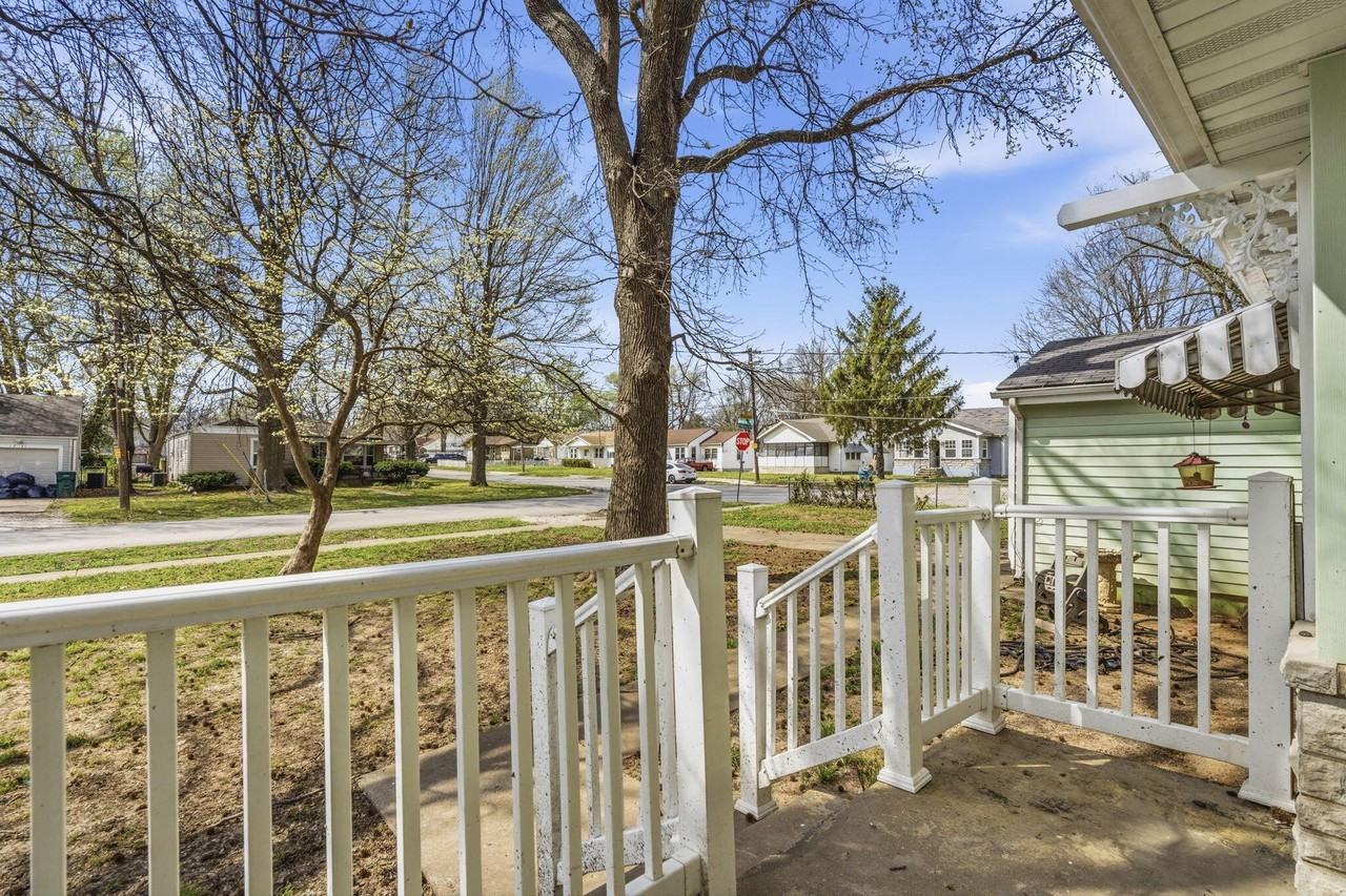 1736 N Kentwood Ave - Photo 4 of 26