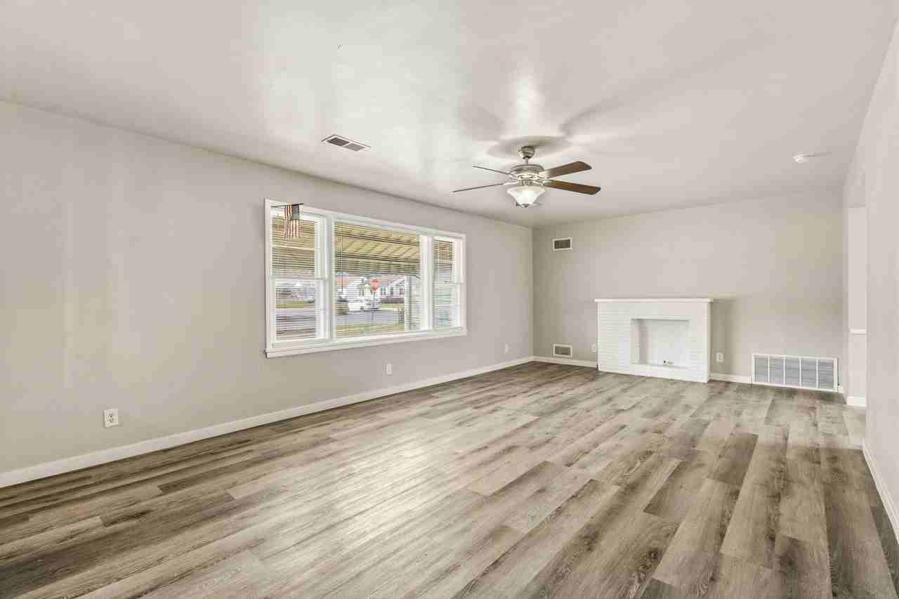 1736 N Kentwood Ave - Photo 7 of 26