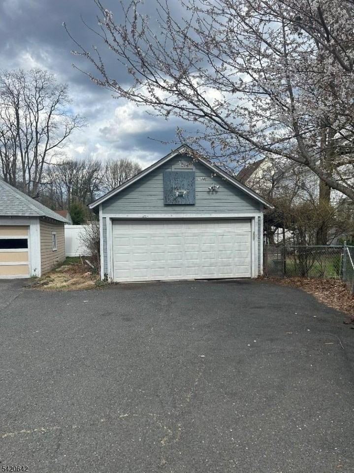 606 N Washington Ave - Photo 4 of 12