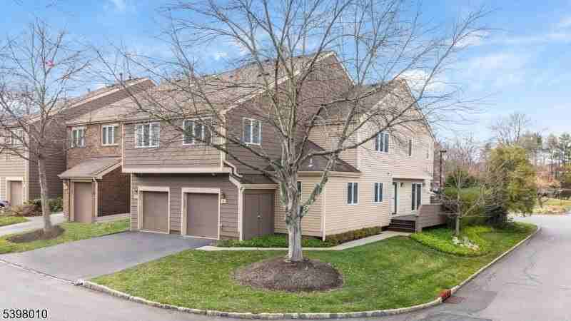 1 Avery Ct - Photo 2 of 45