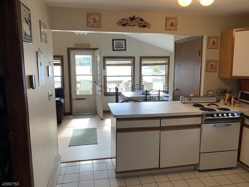 703 Lake Shore Dr - Photo 3 of 14