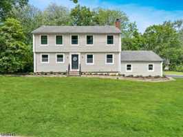 featured image of 204 Deerfield Ln