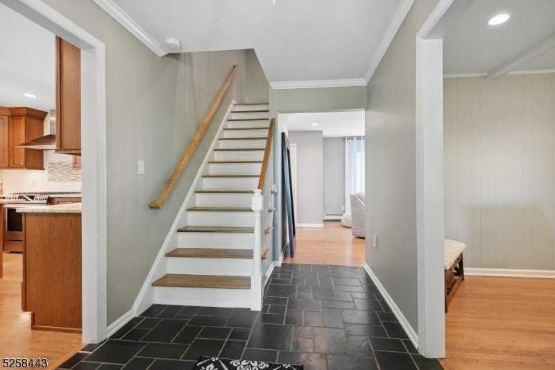 204 Deerfield Ln - Photo 3 of 33