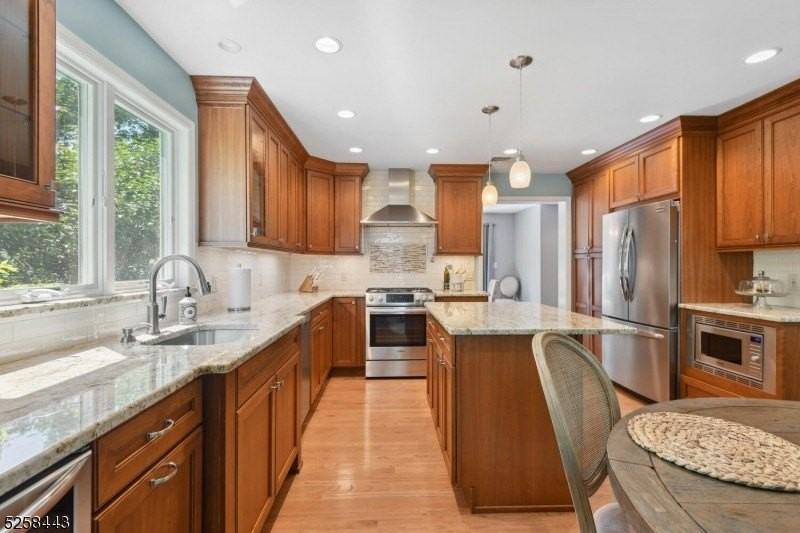 204 Deerfield Ln - Photo 5 of 33