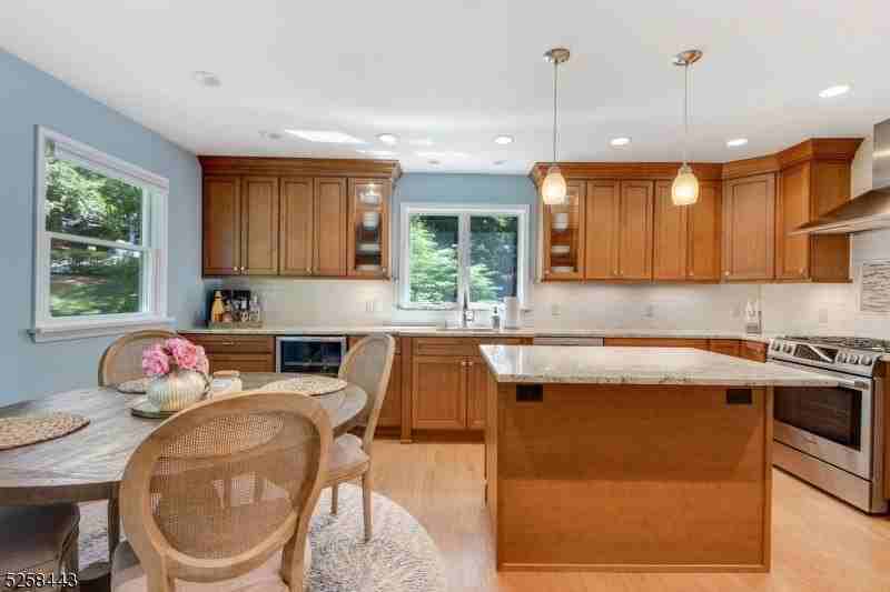 204 Deerfield Ln - Photo 6 of 33