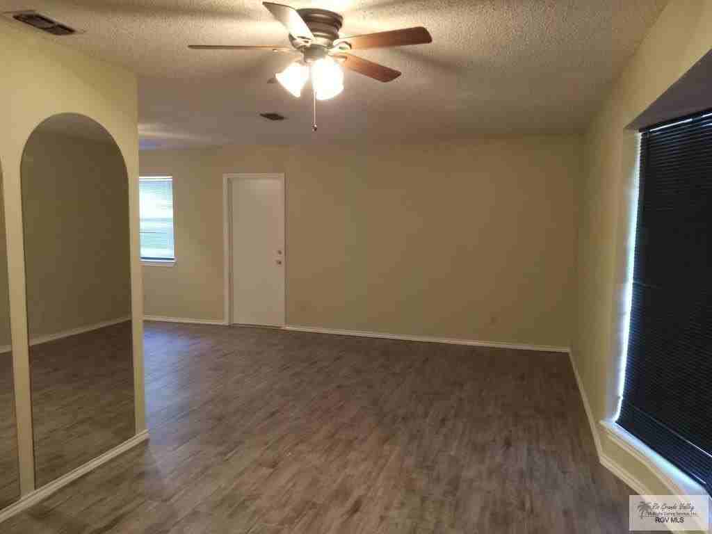 2821 Lotus St - Photo 3 of 21