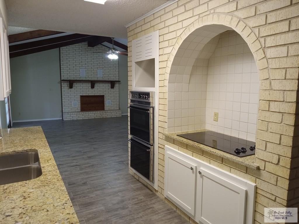 2821 Lotus St - Photo 4 of 21