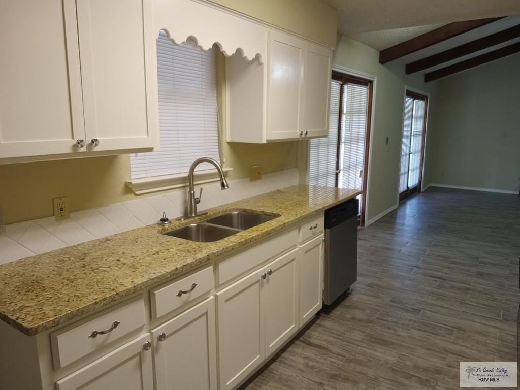 2821 Lotus St - Photo 5 of 21