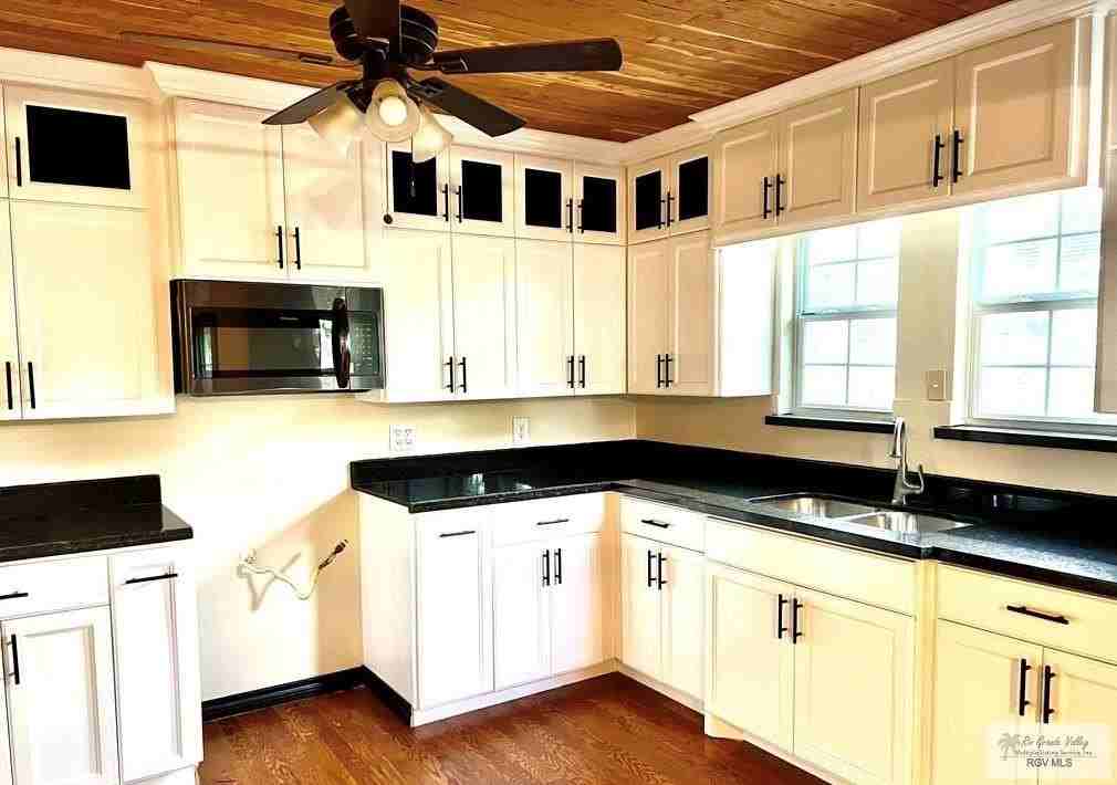 1010 W Madison Ave Unit A - Photo 7 of 22