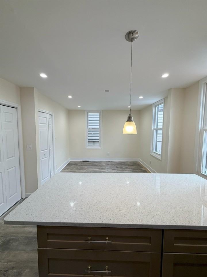 1426 43rd St #1stFL - Photo 3 of 9