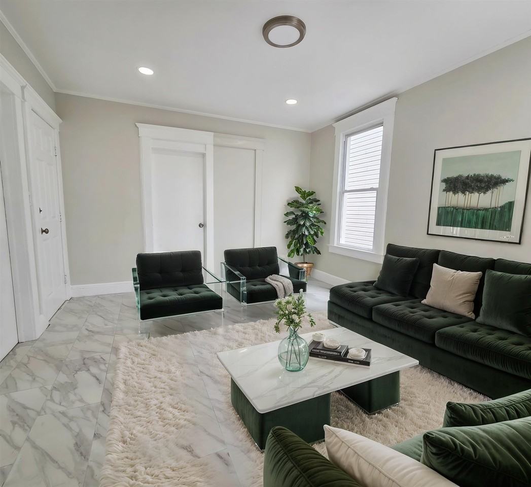 910 20th St #2 - Photo 2 of 8