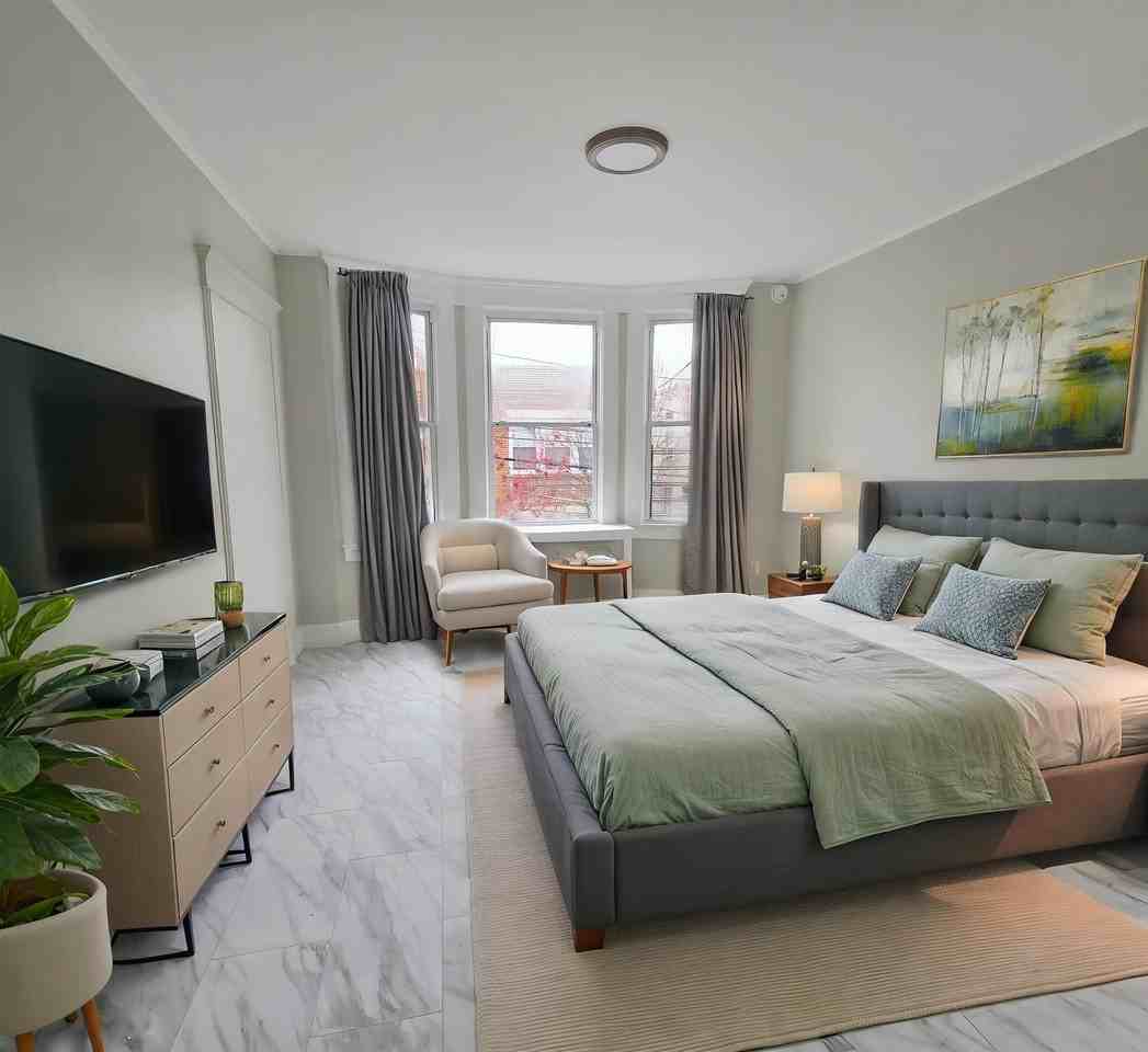 910 20th St #2 - Photo 5 of 8