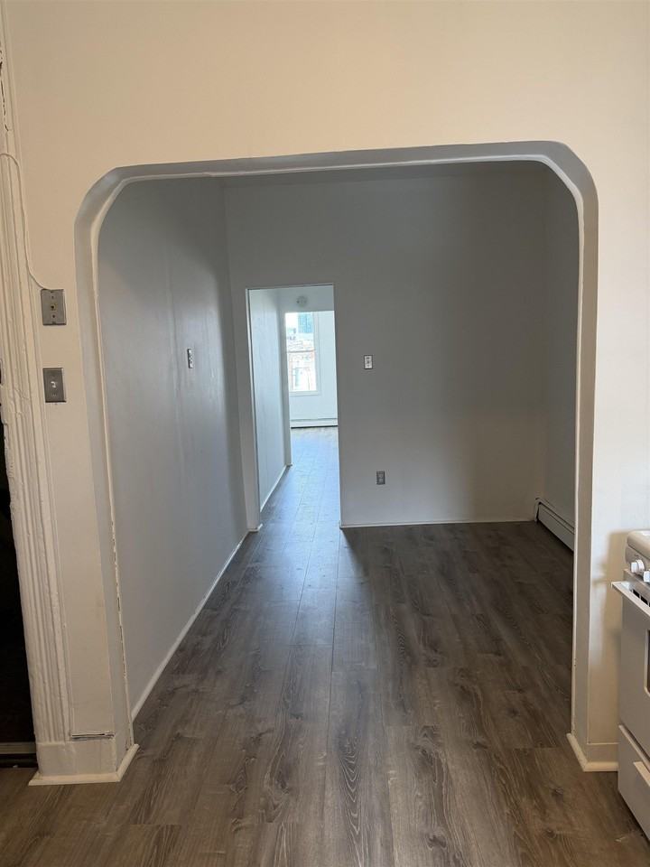 630 Grand St #4 - Photo 6 of 8