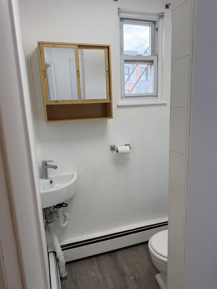 630 Grand St #4 - Photo 7 of 8