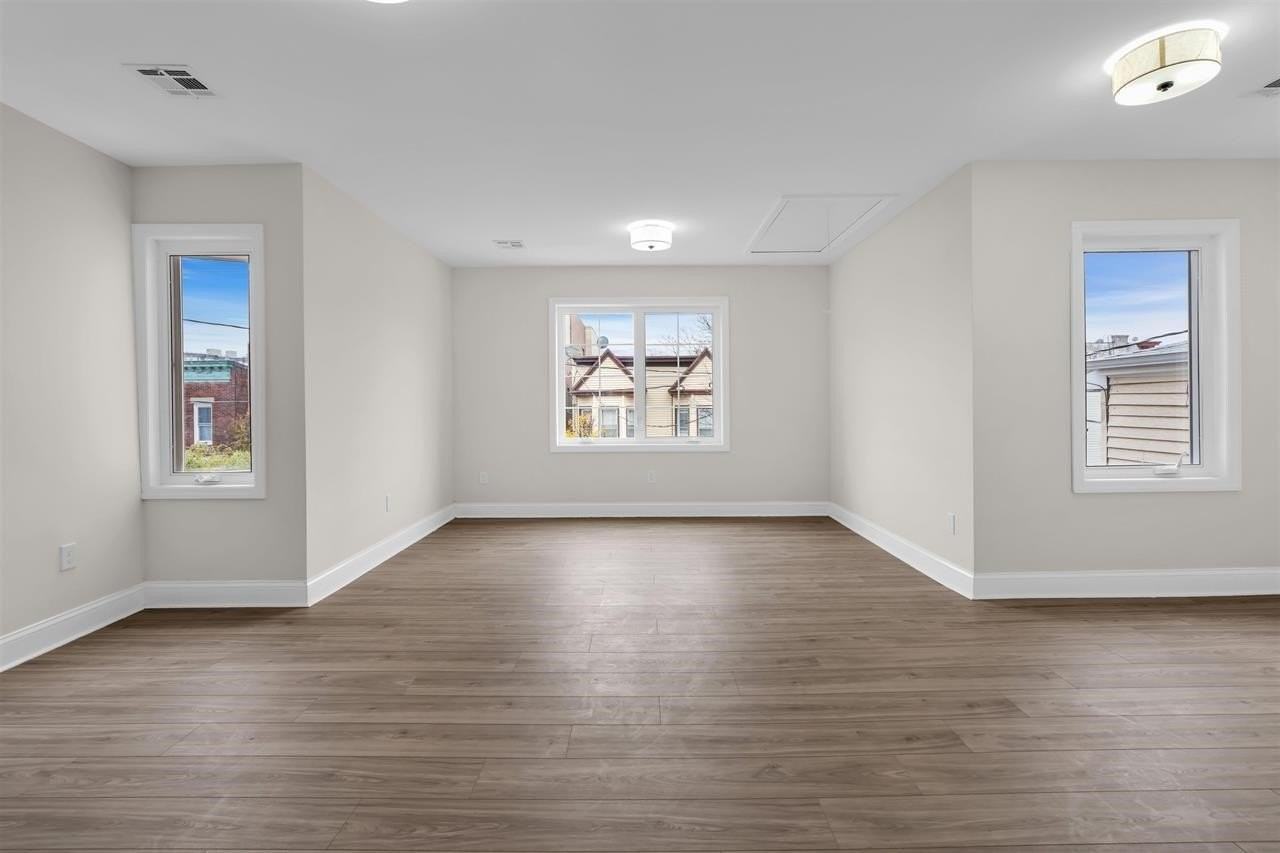 414 6th St #2 - Photo 5 of 17