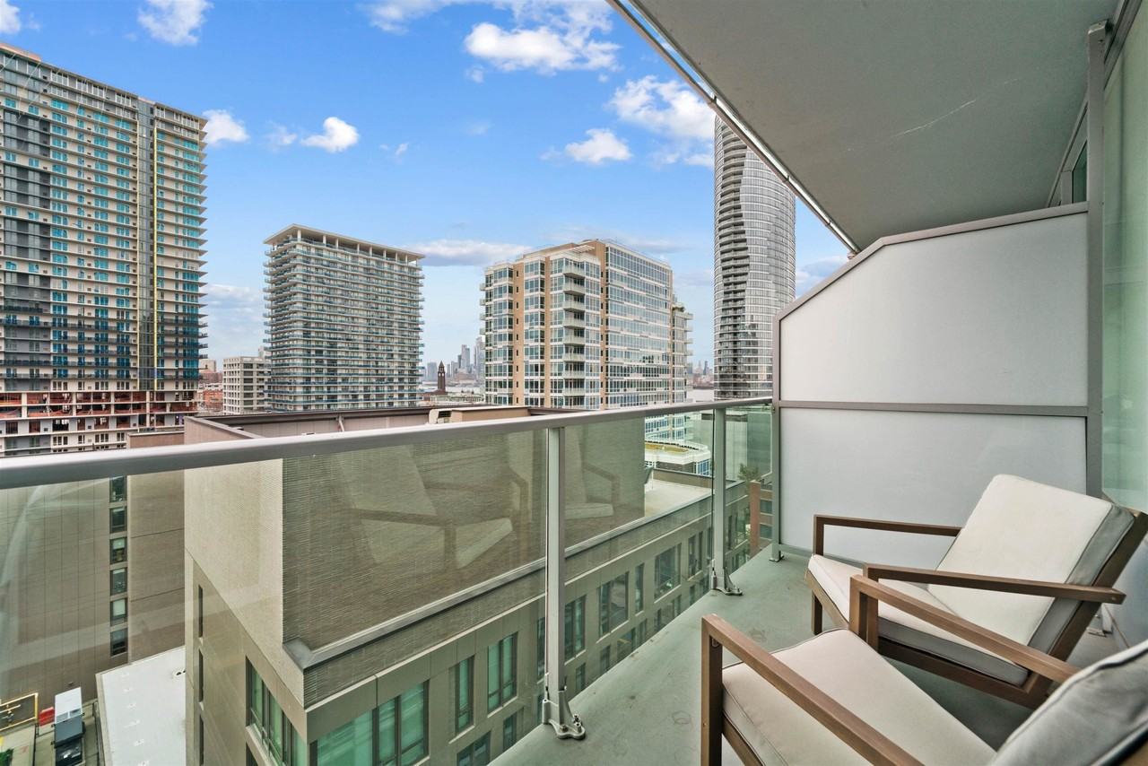 1 Shore Ln #1002 - Photo 2 of 18