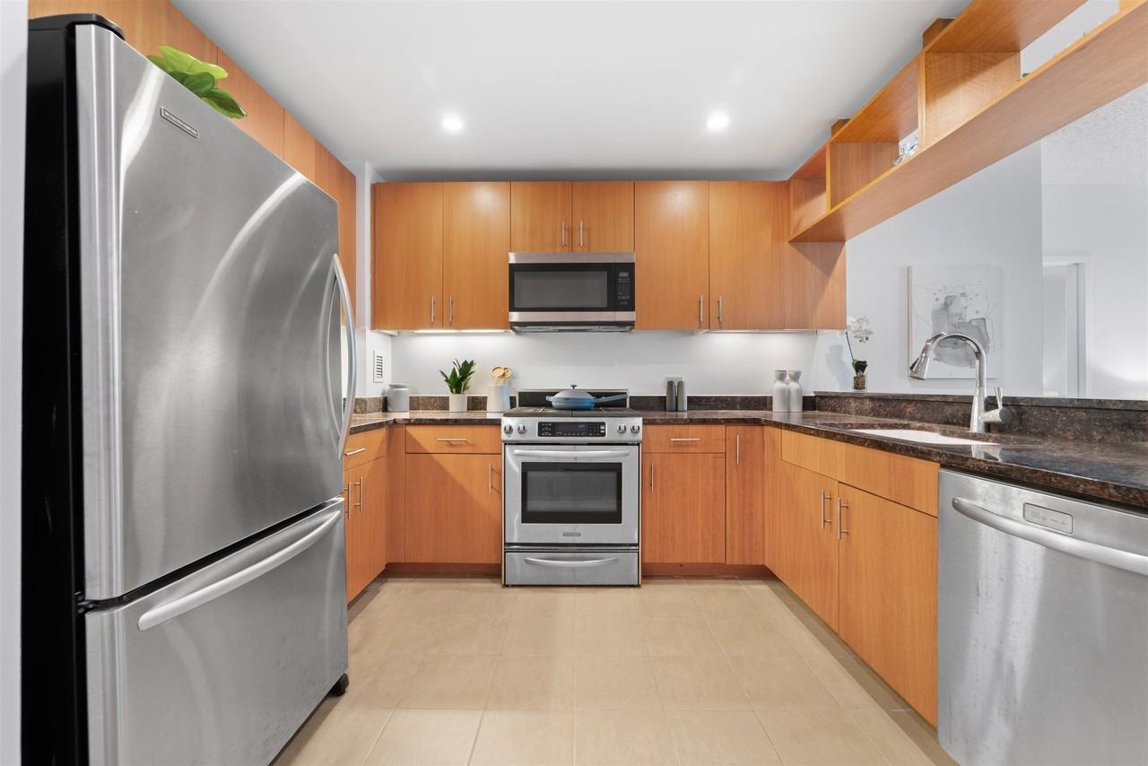 1 Shore Ln #1002 - Photo 5 of 18