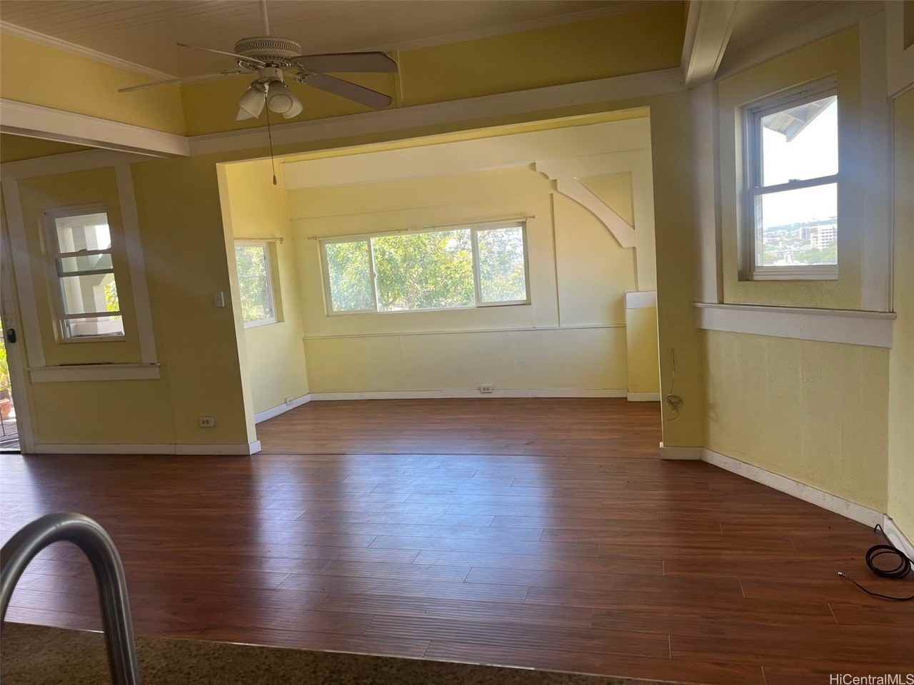 1691 Kamamalu Ave - Photo 5 of 23