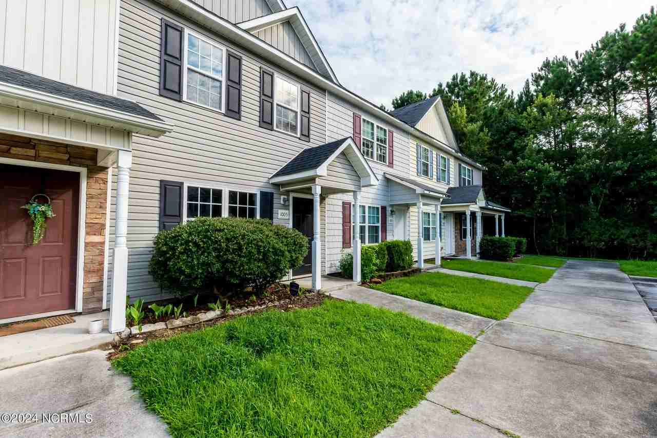 1005 Ornate Dr - Photo 4 of 28