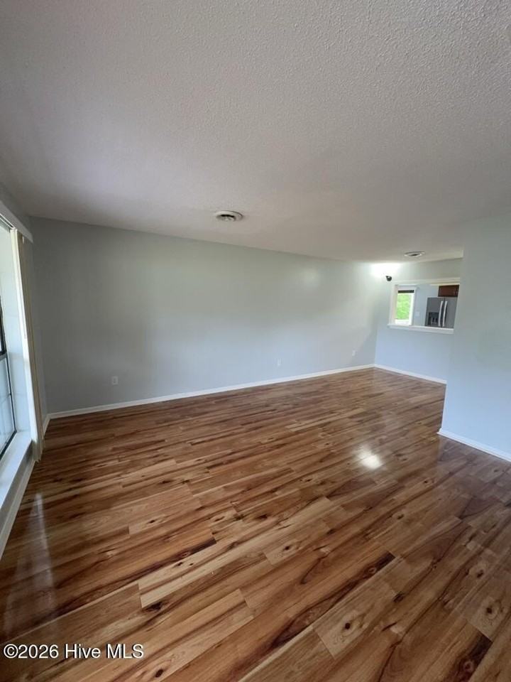 110 Elwood Rd - Photo 2 of 20