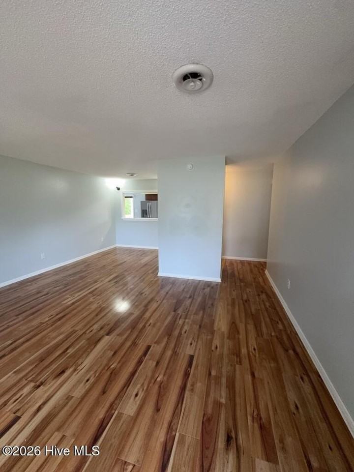 110 Elwood Rd - Photo 3 of 20