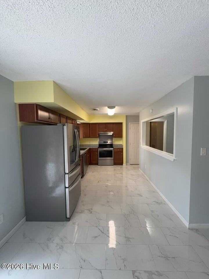 110 Elwood Rd - Photo 5 of 20