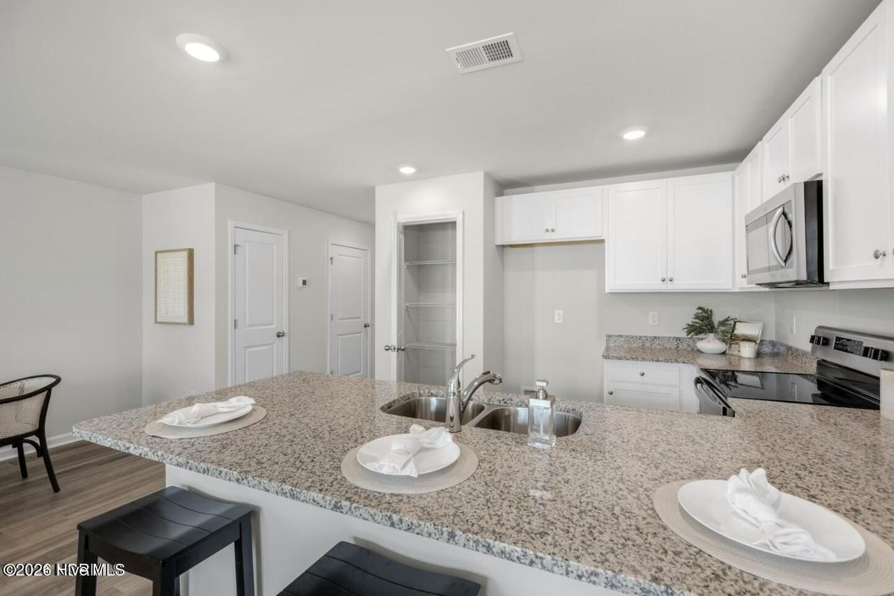 7094 Dunford Rd - Photo 4 of 27