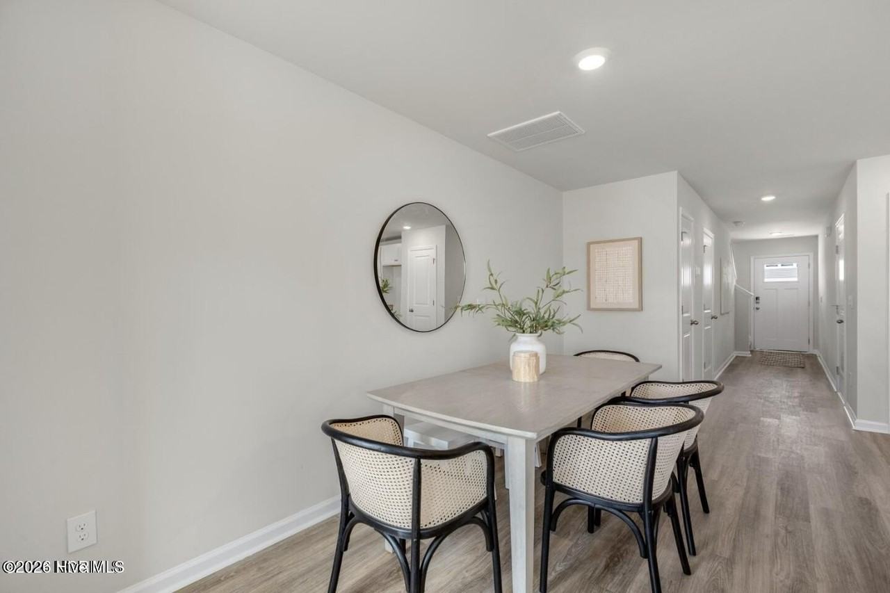 7094 Dunford Rd - Photo 5 of 27