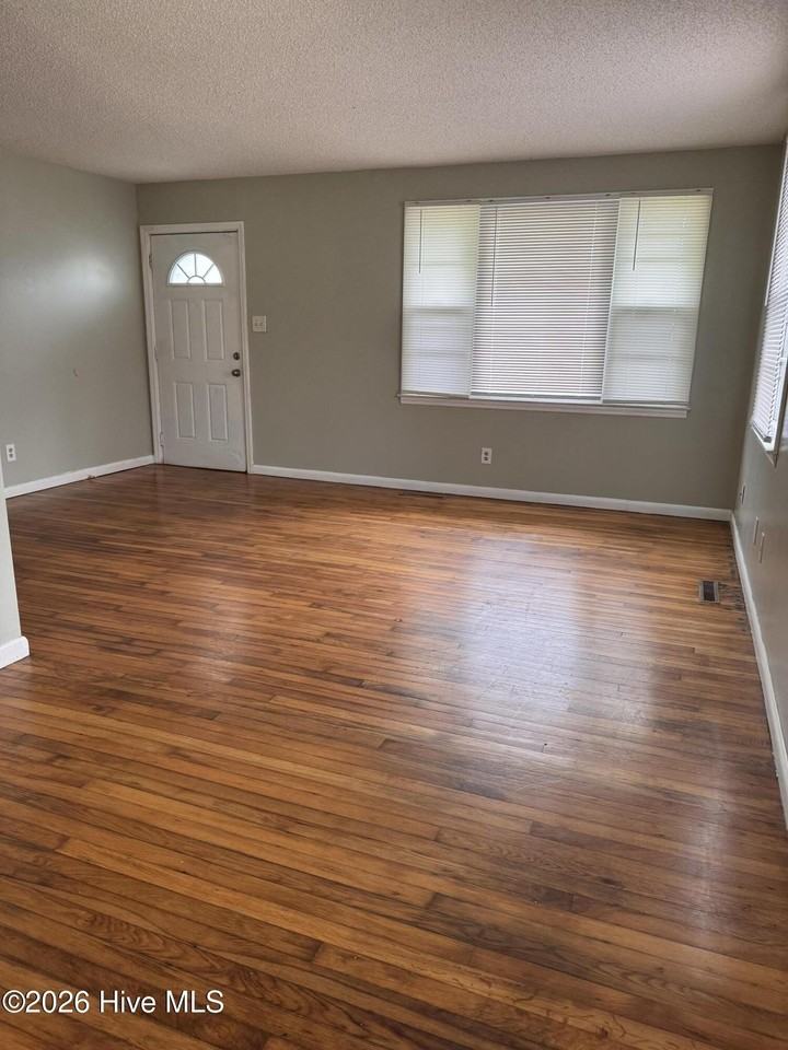 503 Henderson Dr - Photo 3 of 12