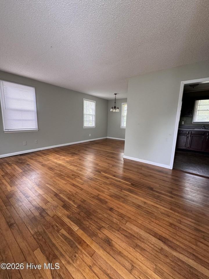 503 Henderson Dr - Photo 4 of 12