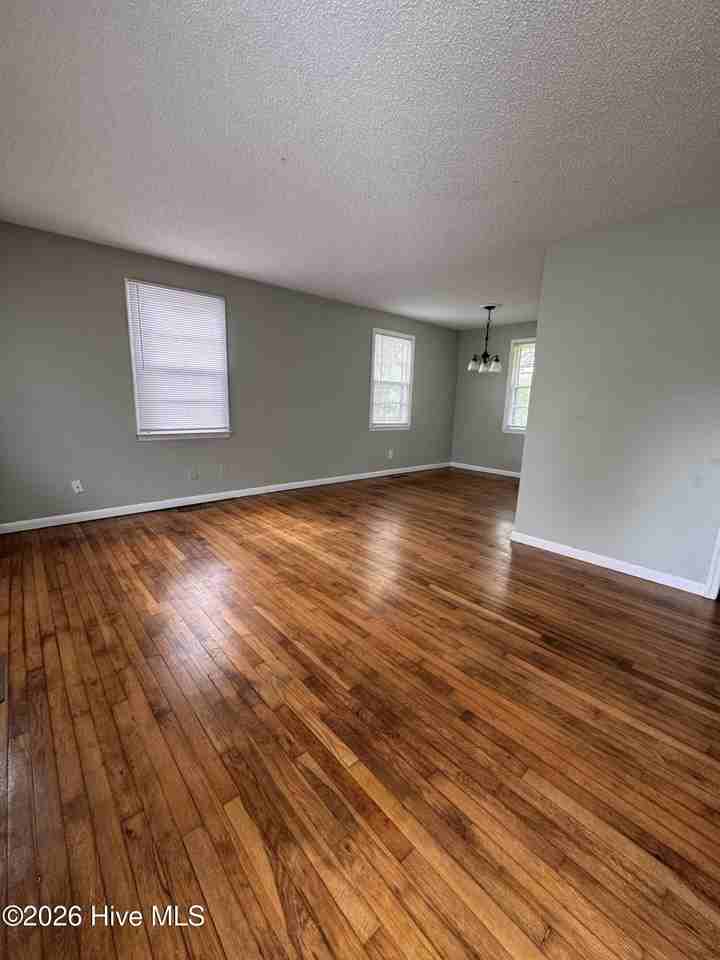 503 Henderson Dr - Photo 5 of 12