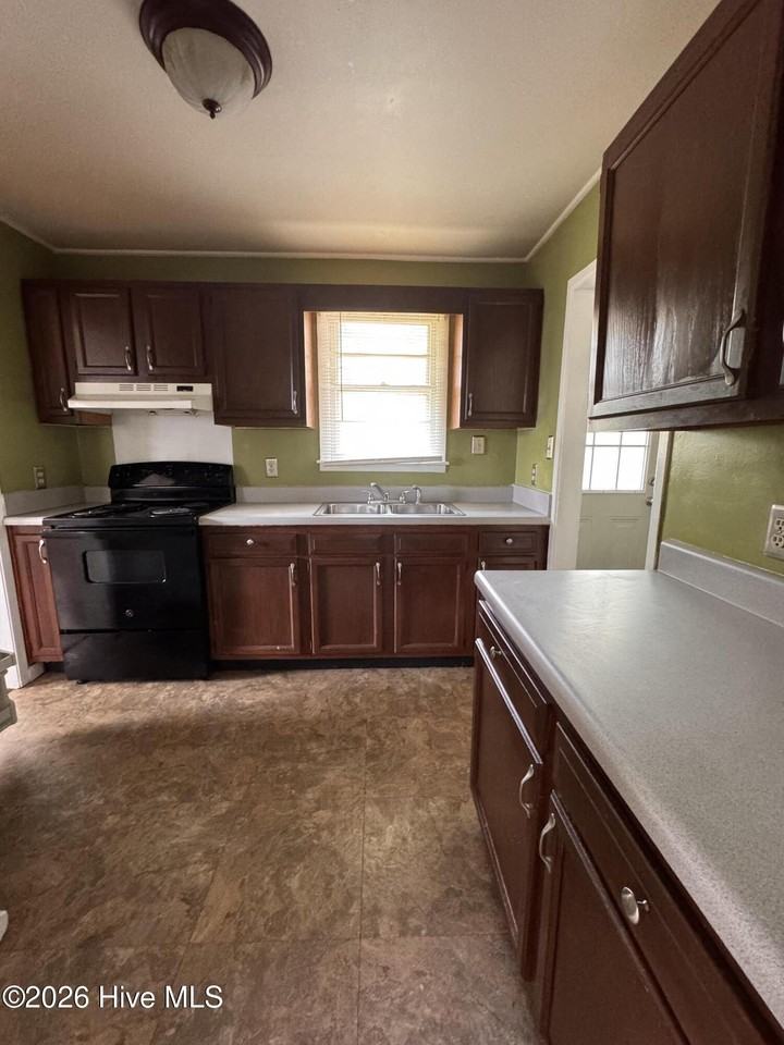 503 Henderson Dr - Photo 6 of 12