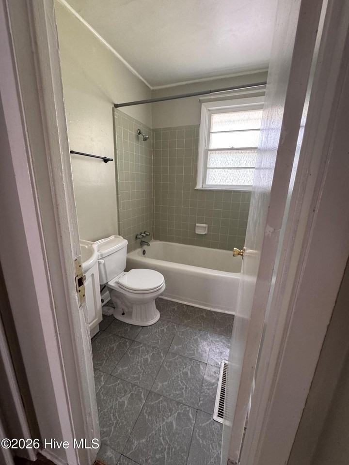 503 Henderson Dr - Photo 7 of 12