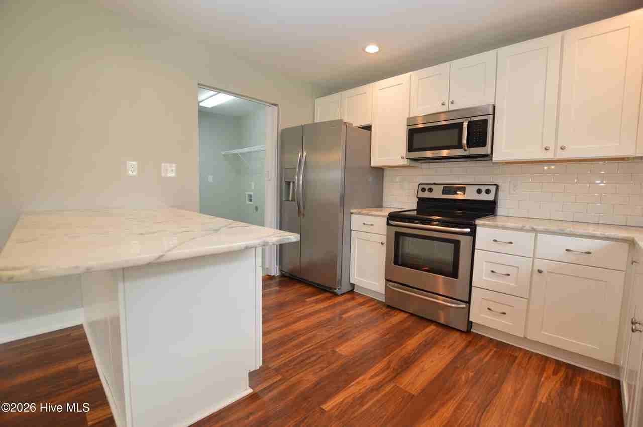 1018 Oak Dr - Photo 5 of 20