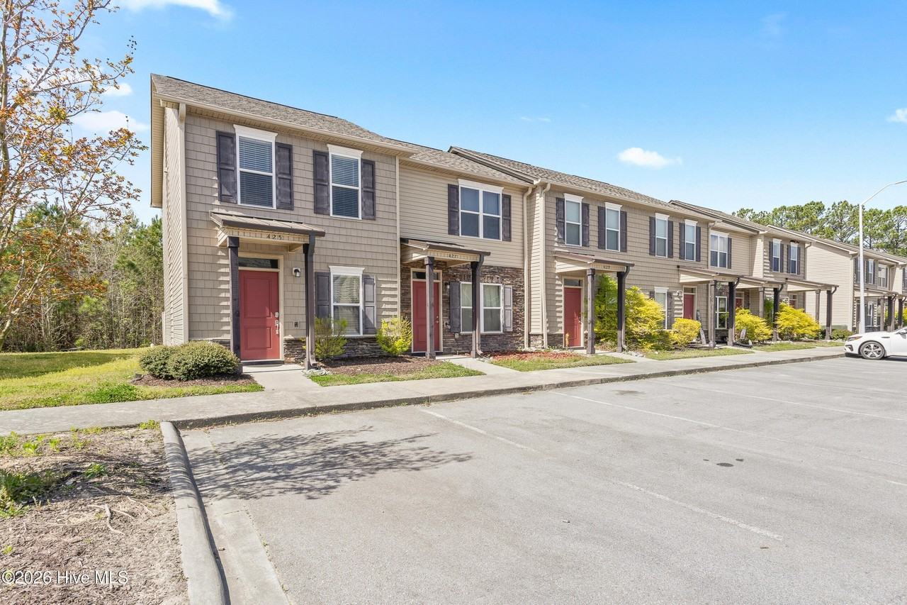 425 Sullivan Loop Rd - Photo 2 of 23