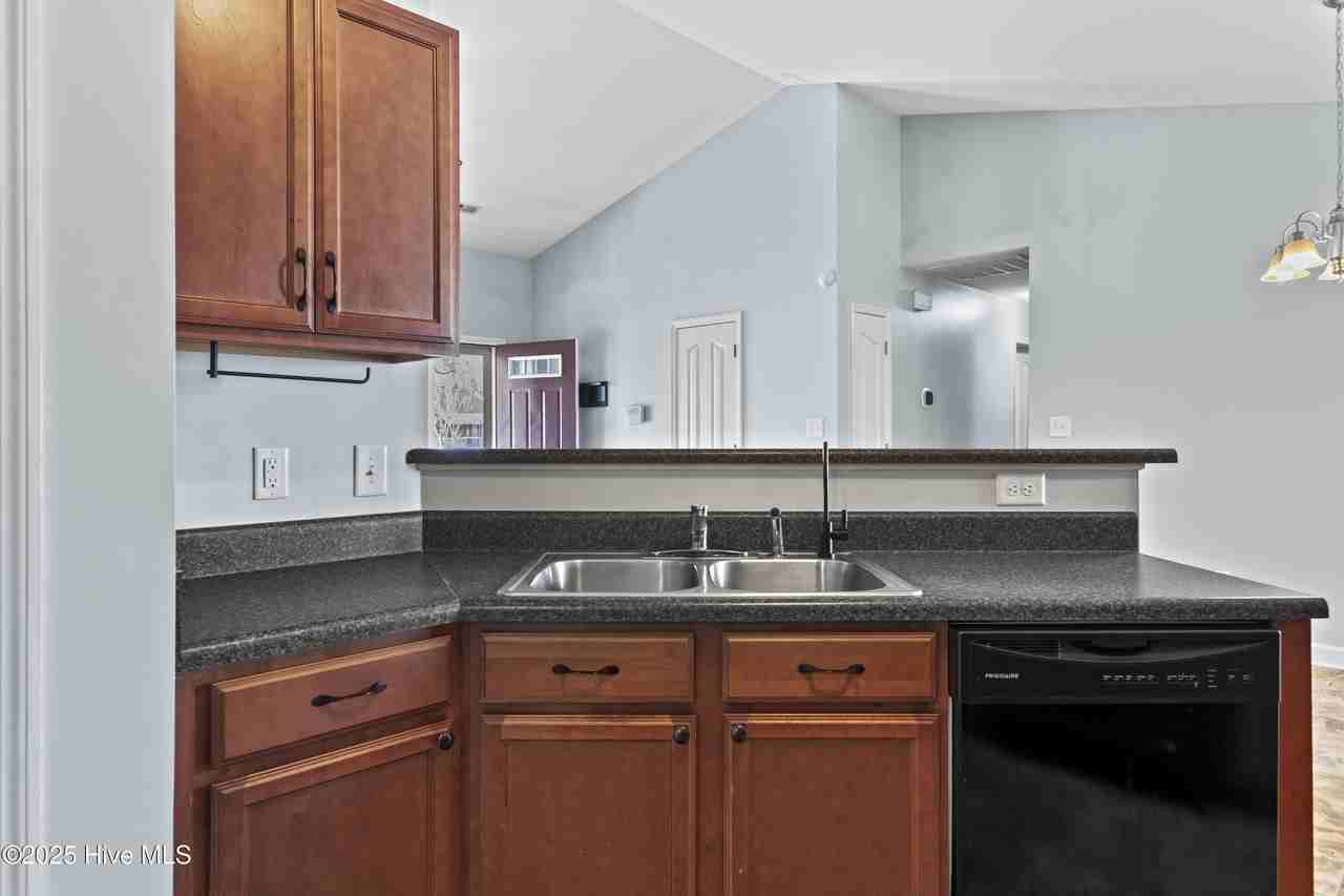 320 Reid Ct N - Photo 7 of 19